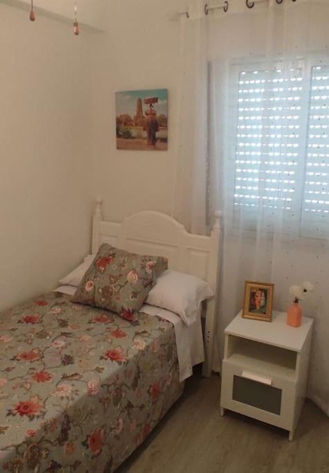 Cozy And Well Connected Apartment Севилья Экстерьер фото