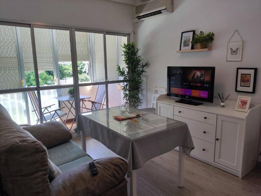 Cozy And Well Connected Apartment Севилья Экстерьер фото